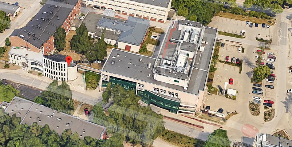 Kaplica Szpitala Morskiego w Gdyni - umiejscowienie wśród budynków.